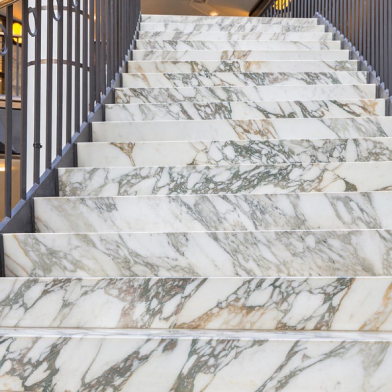 Treppe aus Calacatta Gold